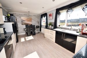 Kitchen Diner- click for photo gallery